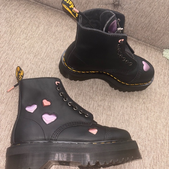 New Dr. Martens Sinclair Heart Platform Boot women size 7 - Picture 2 of 10
